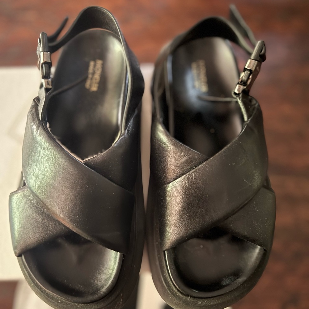 Moncler Solarisse leather sandals - black